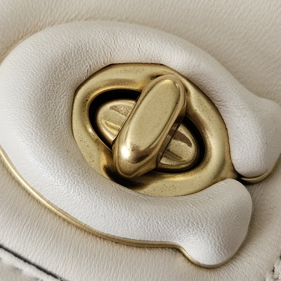 Coach Pillow Madison - Picture 13 of 16